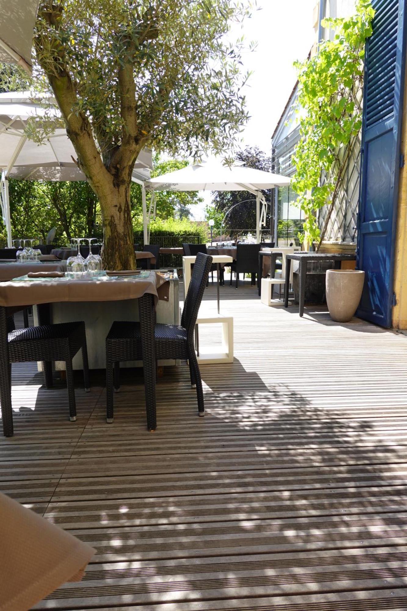 Chateau De Champlong Table Hotel **** Golf & Spa Villerest  Exterior foto